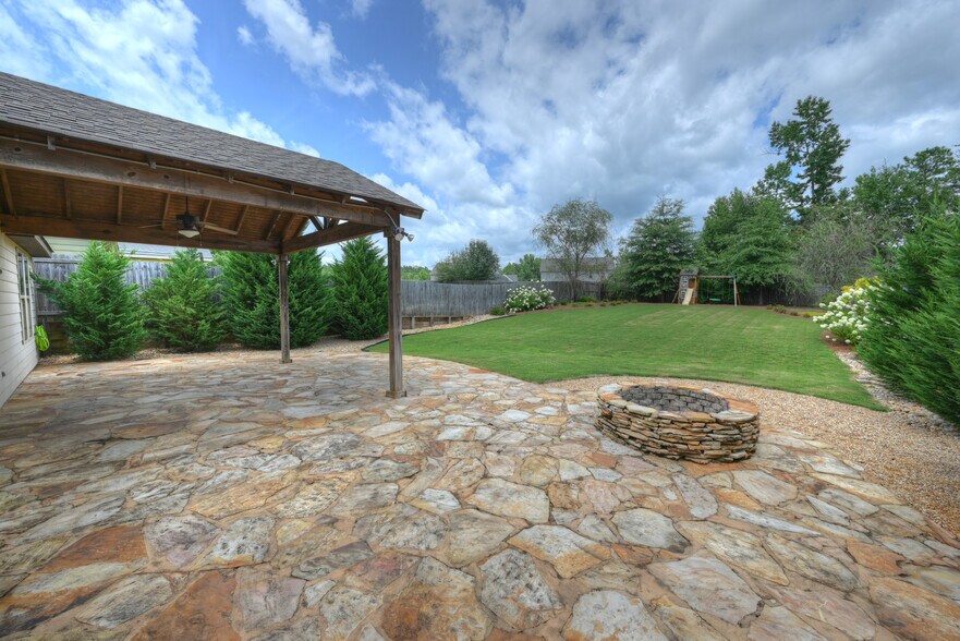 Building Photo - 2050 Covey Dr