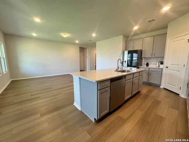 Building Photo - Newer Beautiful Home featuring 3-bedroom 2 Bath Plus office