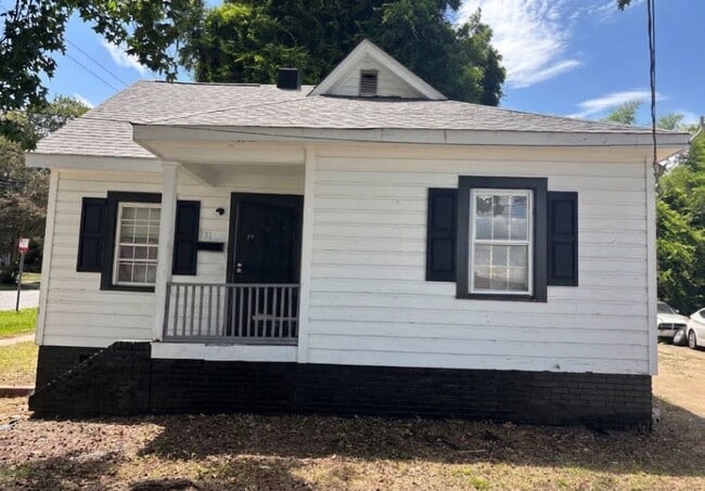Building Photo - 231 Willow St