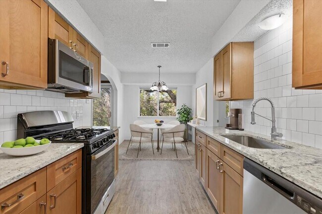 Building Photo - 6300 London Dr