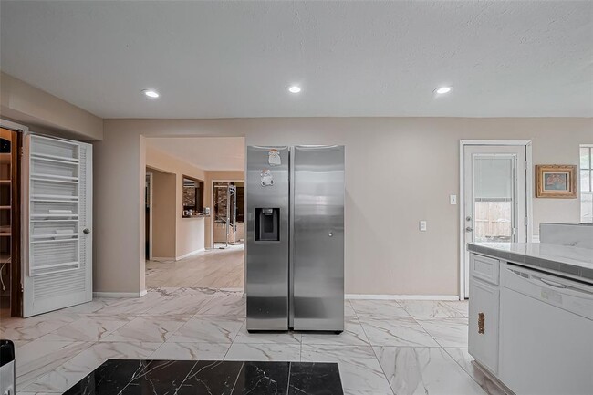Building Photo - 811 Loire Ln
