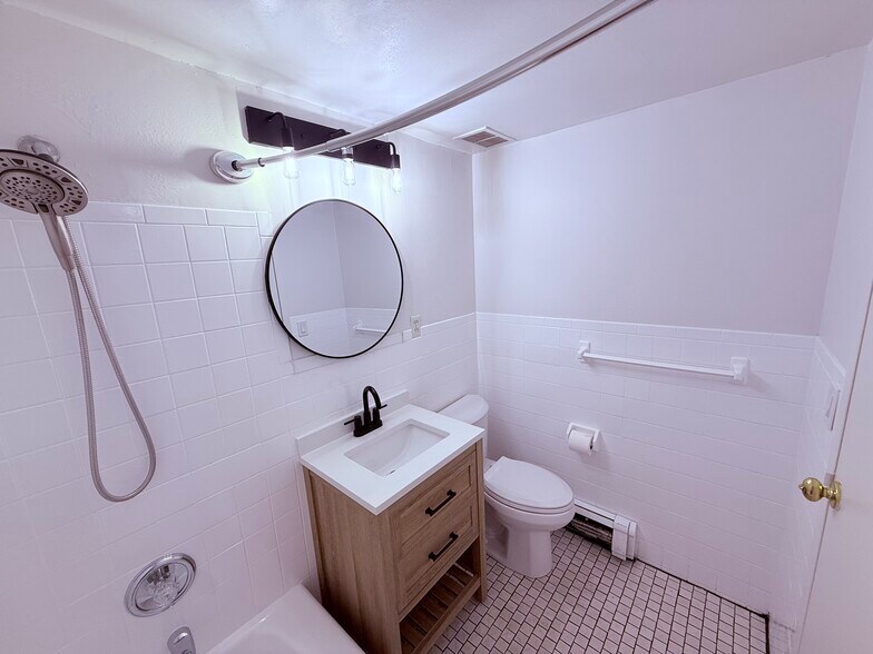 Building Photo - 515 Anderson Ave