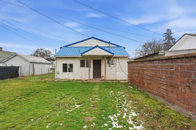 Building Photo - 5111 N Stone St