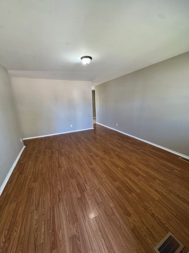 Building Photo - 6335 Bittersweet Dr