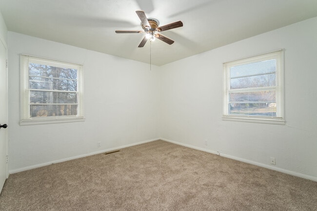 Building Photo - 1036 East 61st St N