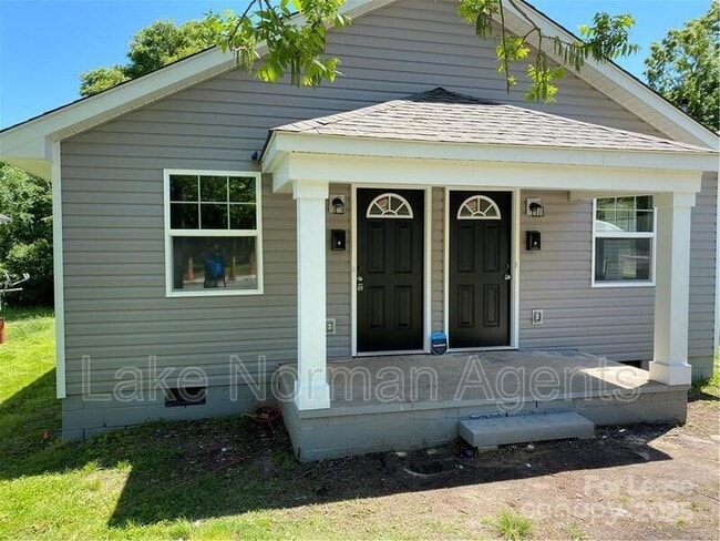 Primary Photo - 728 E Pine St