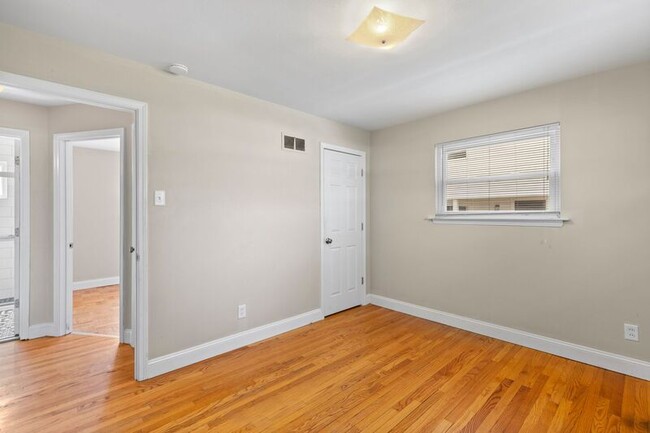 Building Photo - 840 Daniel Boone Dr