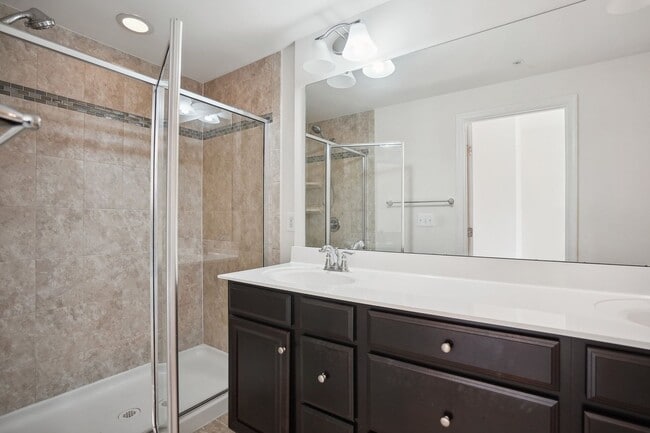 Building Photo - Stunning 2-Level Townhouse Condo in Sought...