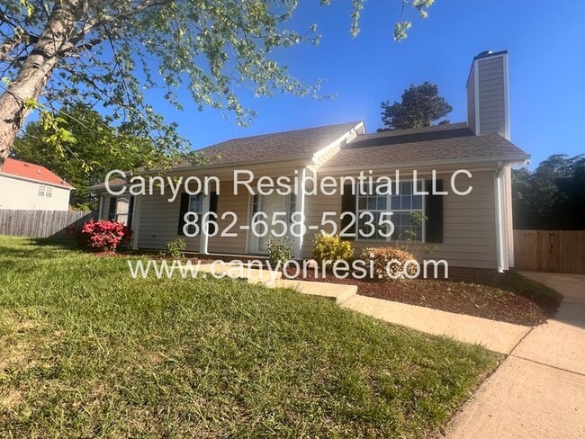 Building Photo - Hurry this Home won't last long! Great 3BR...