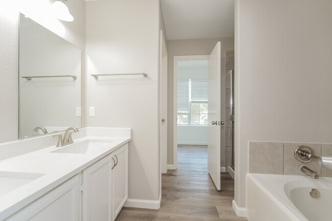 Building Photo - 444 Mystic Glen Loop