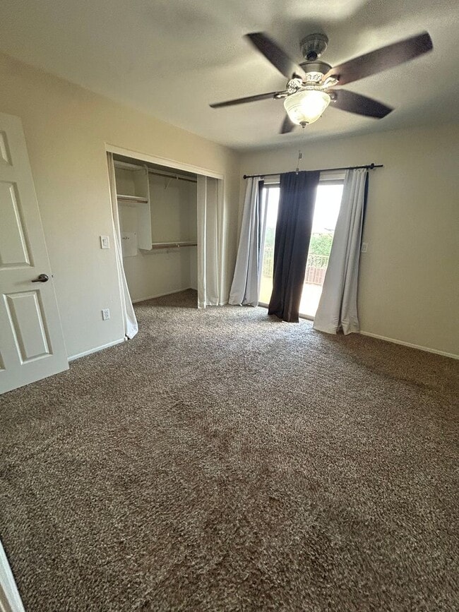 Building Photo - Three bedroom 2.5 bath two story home