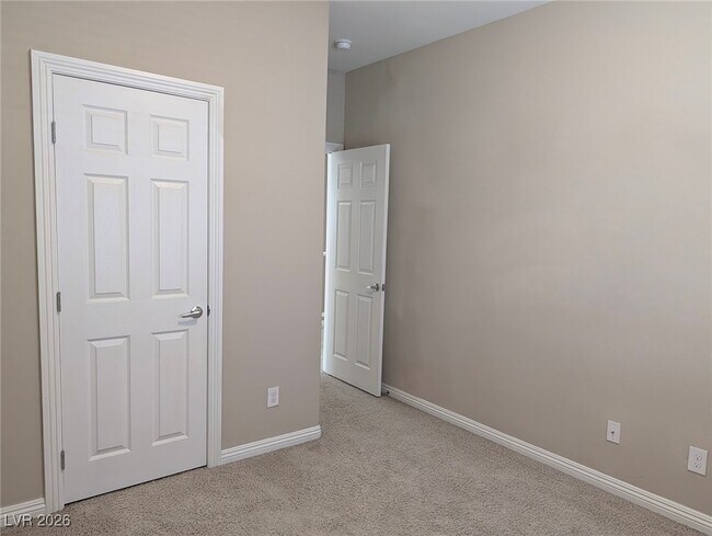 Building Photo - 6891 Dragonfly Rock St