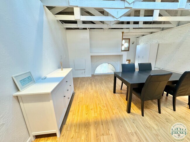 Building Photo - Huge Spacious 1BR|1BA loft in Lower Haight