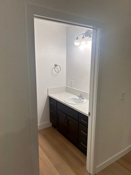 Building Photo - 13185 Don Julian Rd