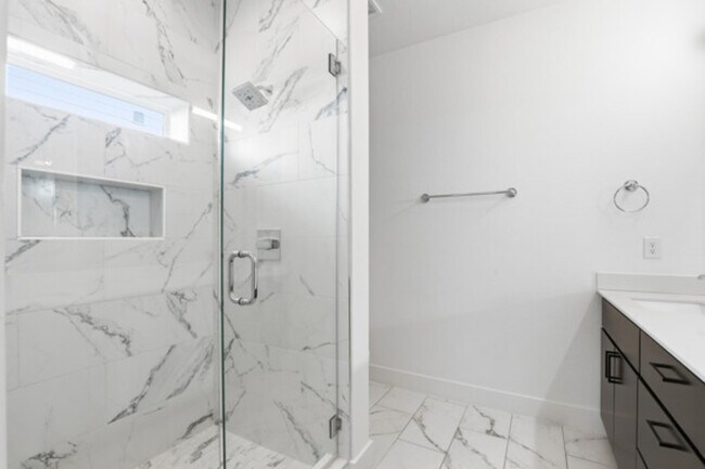 Building Photo - 2825 Townsend Dr