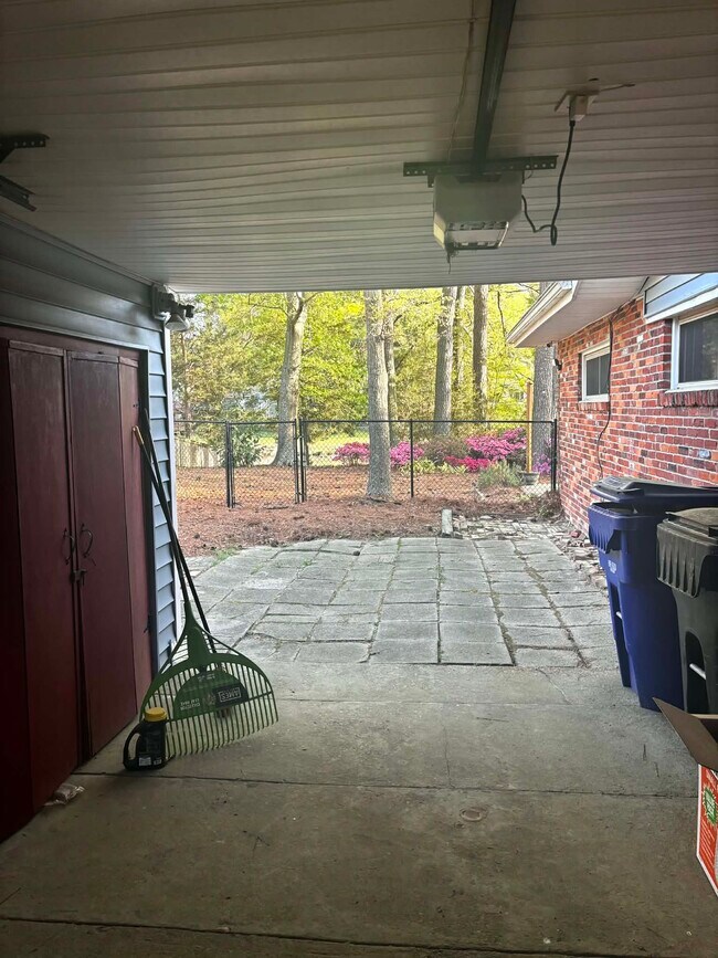 Building Photo - 339 Thole St