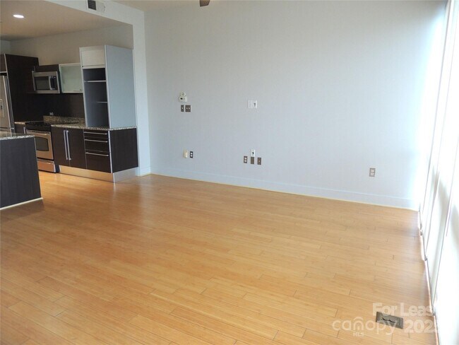 Building Photo - 1133 Metropolitan Ave
