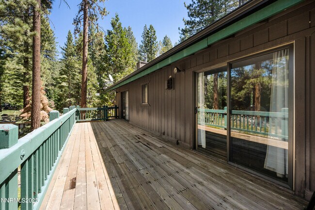 Building Photo - 445 Country Club Dr