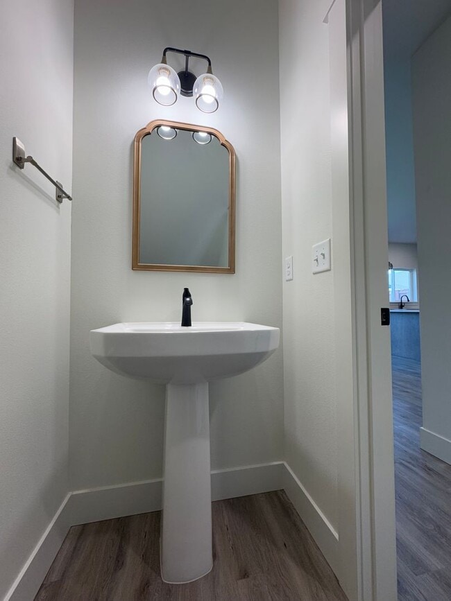 Building Photo - Peaceful Living Just Minutes from Town