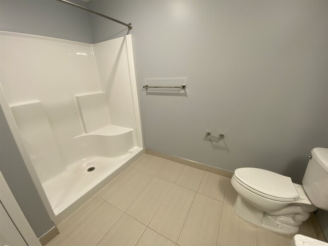 Building Photo - 52 E Ridge Dr