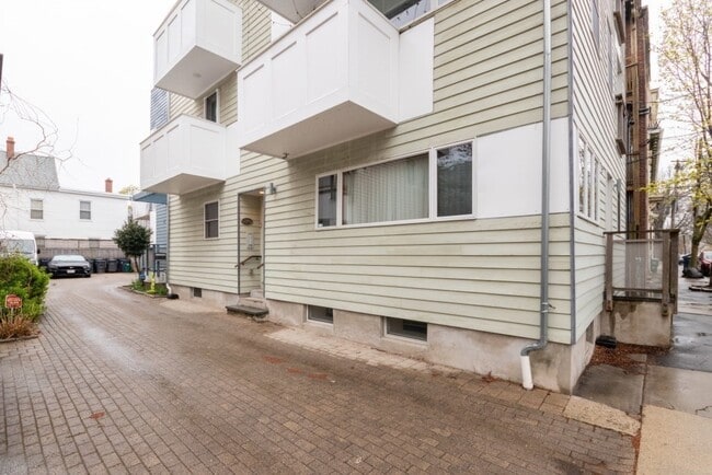 Building Photo - 223 Hurley St