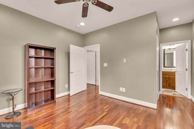 Building Photo - 8604 Woodlawn Ct