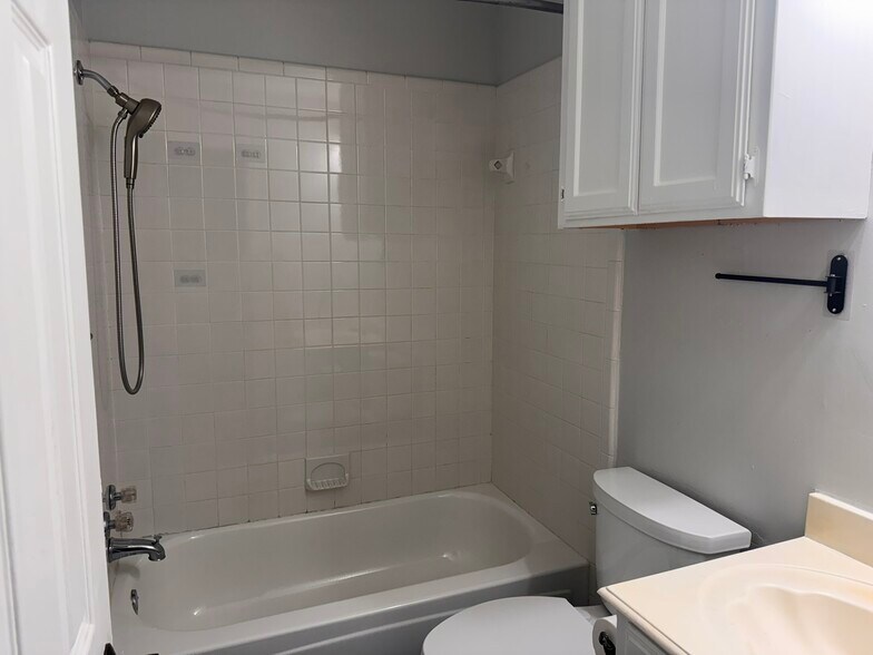 2nd Bathroom - 9277 Meandering Dr