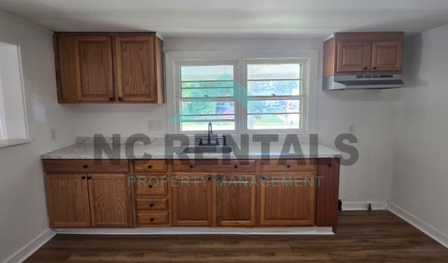 Building Photo - 113 3rd St