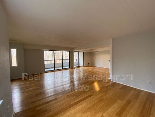 Building Photo - 5657 Harpers Farm Rd