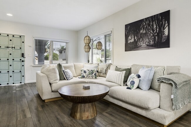 Building Photo - 3740 E Mayfield St