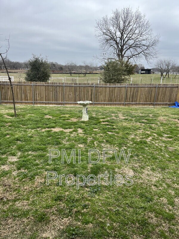 Building Photo - 640 Aqueduct Dr