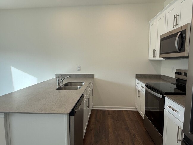 Building Photo - 3 Bedroom Condo Central Jonesborough