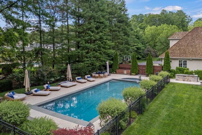 Building Photo - 4220 Purchase St