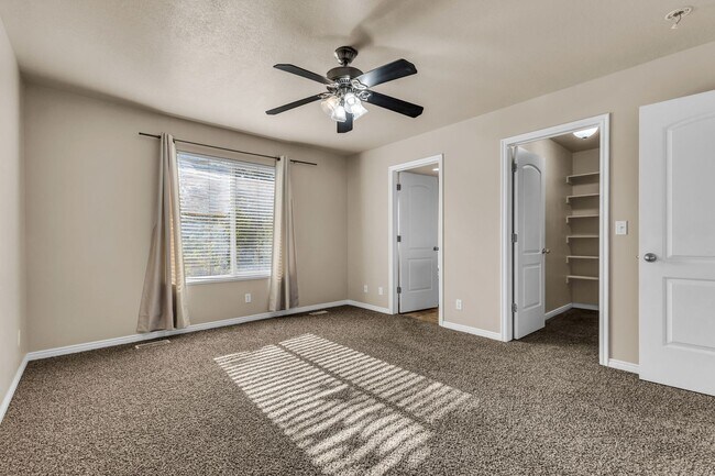 Building Photo - 574 E 200 N