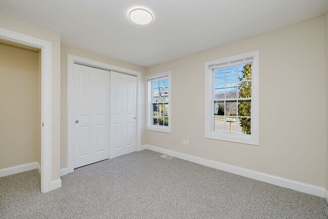 Building Photo - 687 Washington St