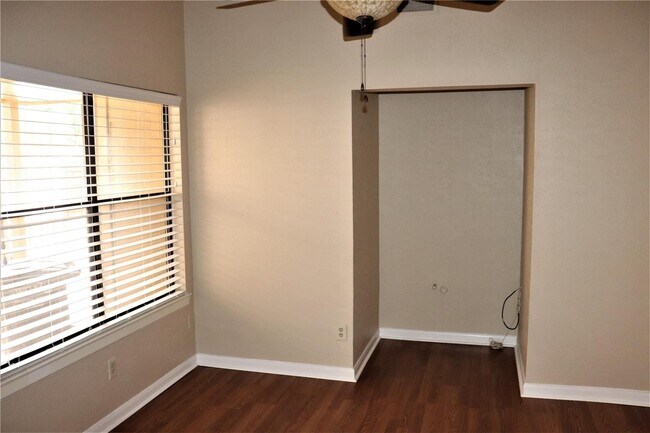 Building Photo - 7718 High Village Dr