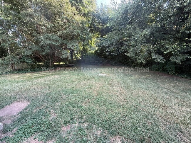 Building Photo - 803 Devon Dr