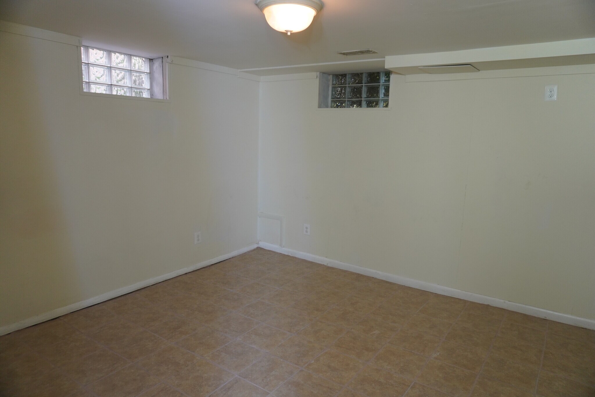 Building Photo - 1710 Weston Ave