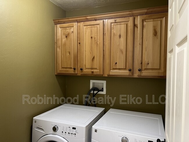 Building Photo - 214 Brookwood Dr