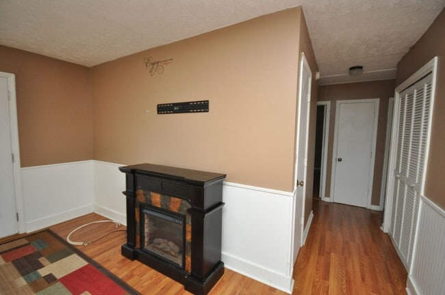 Building Photo - Cozy Calvert City Home