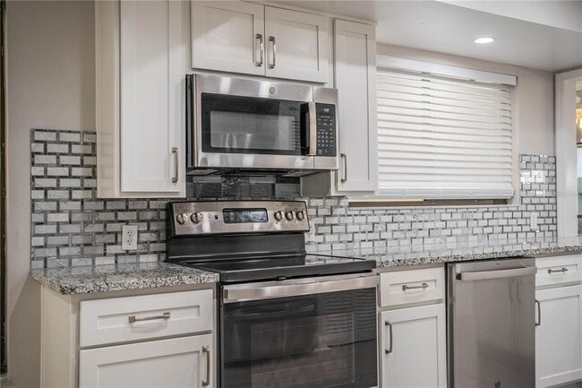 Building Photo - 4315 Creekwood Ln