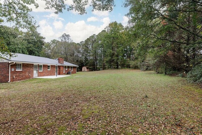 Building Photo - 1110 Maple Cir