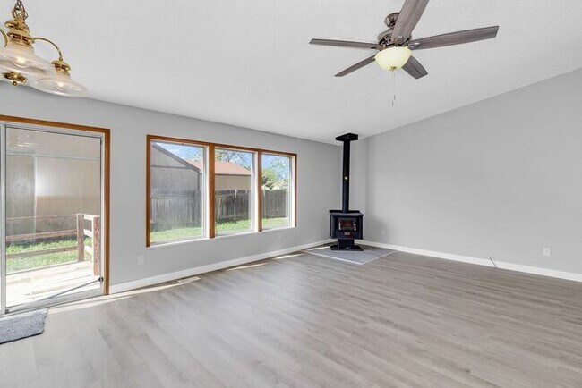Building Photo - Cozy, Remodeled Gem with Spacious Backyard – Your Perfect Rental Home!