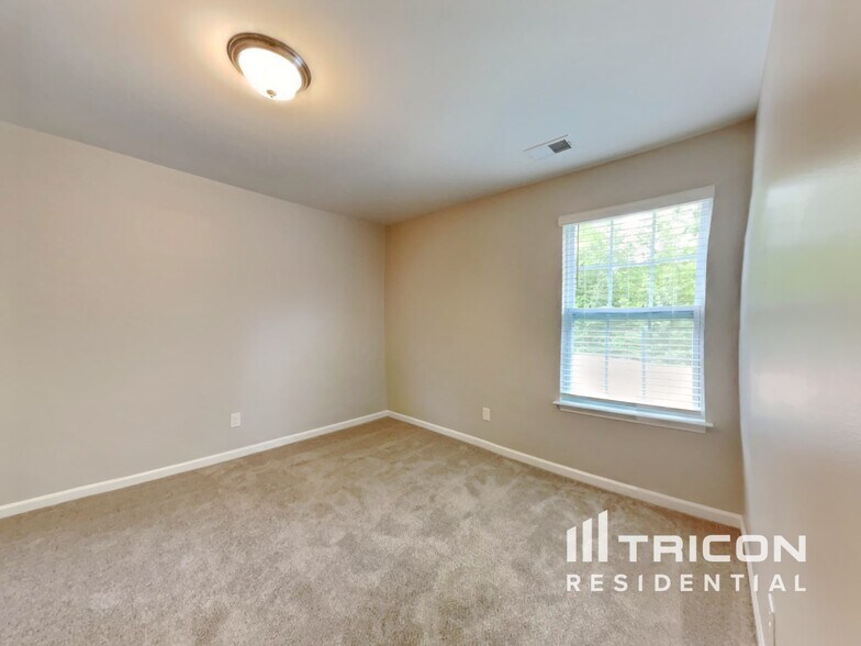 Building Photo - 1756 Pinnacle Oaks Dr