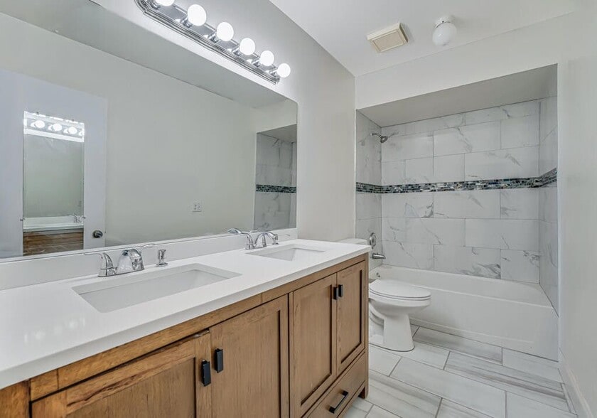 Building Photo - 4205 Turnberry Cir