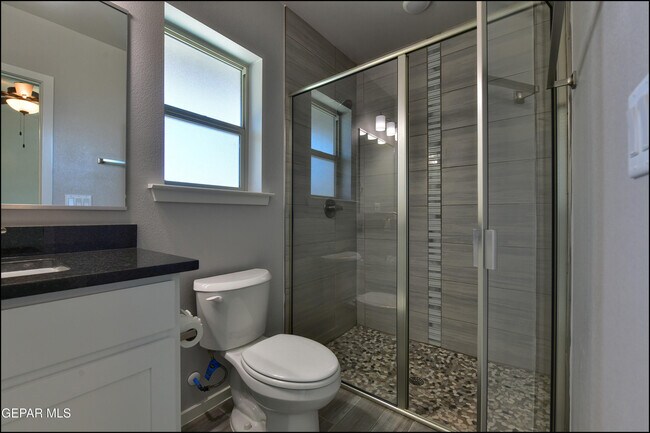 Building Photo - 552 Logwood Ave