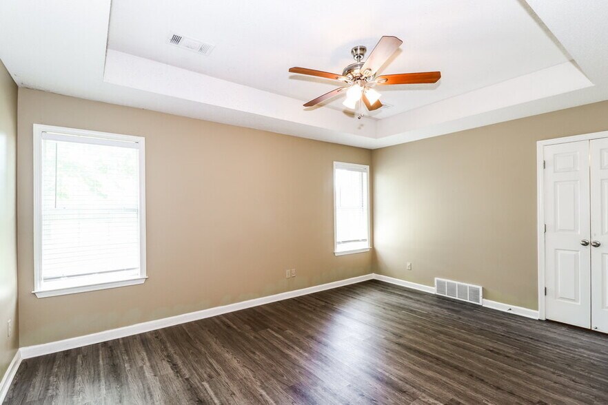 Building Photo - 9115 Park Crest Dr