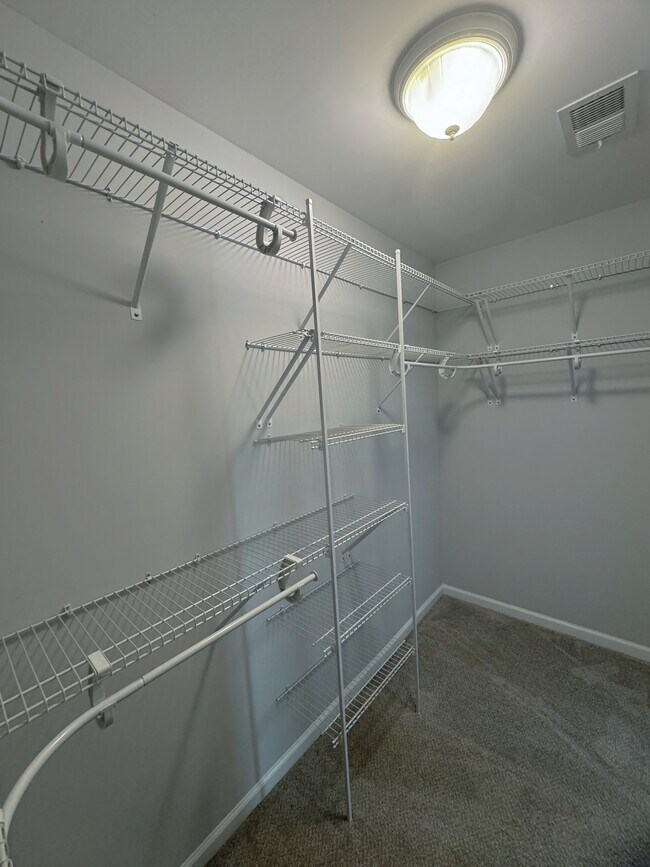Building Photo - 1545 Oldenburg Dr