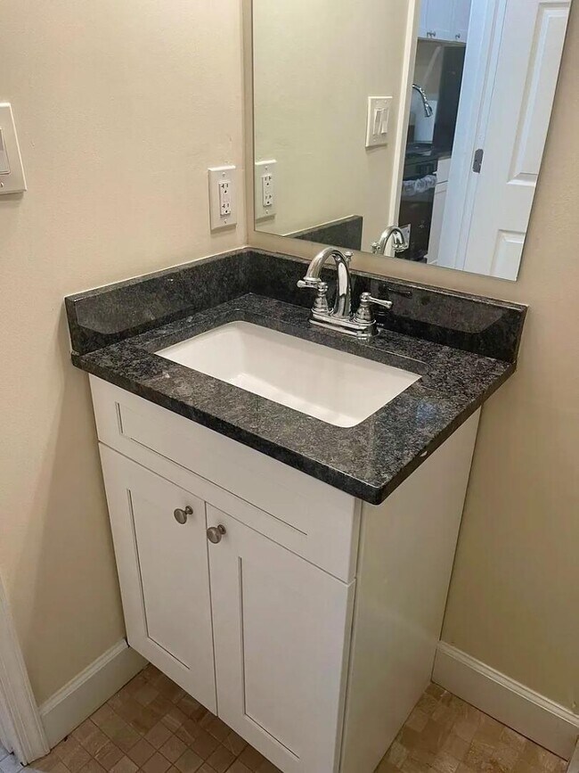 Building Photo - 1141 Owen Pl NE