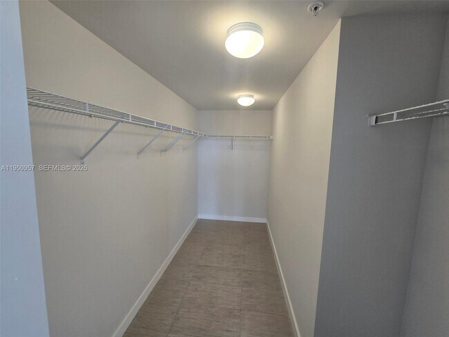 Building Photo - 117 SW 10th St